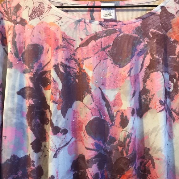 Time & Tru Women’s Sublimation 3/4 Sleeve Top Shirt - Picture 4 of 7